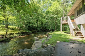 Property grounds - Brookside: Gorgeous Brookside Cabin Nestled next to Cosby and Gatlinburg Entrance. (Gatlinburg)