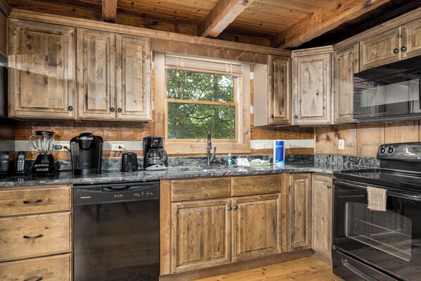 Dishwasher - Bear's Den: Convenient Location only 3.4 Miles Away from Gatlinburg (Gatlinburg)