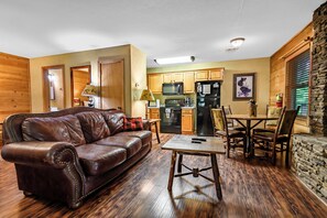 TV, fireplace, DVD player - Cub's Den: Beautifully Located, Cozy Cabin Surrounded by The Great Smoky Mountains (Gatlinburg)
