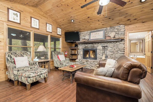TV, fireplace, DVD player - Riverside: Spacious Rustic Cabin on the River 2.2 miles from Downtown Gatlinburg (Sevierville)