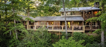 Valentines View: Majestic Lodge with Awe-Inspiring Views