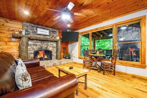 TV, caminetto, lettore DVD