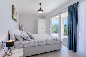 4 quartos, ferros/tábuas de passar roupa, Wi-Fi, roupa de cama
