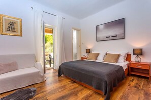 6 chambres, fer et planche à repasser, accès Internet, draps fournis