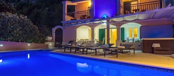 Villa Tropicana - Six Bedroom Villa, Sleeps 12