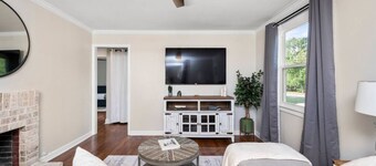The Cozy House on Rogers • In Quiet Ingleside Area