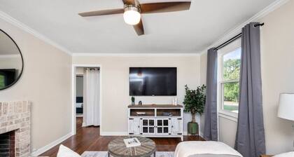 The Cozy House on Rogers • In Quiet Ingleside Area