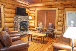 TV, caminetto, lettore DVD