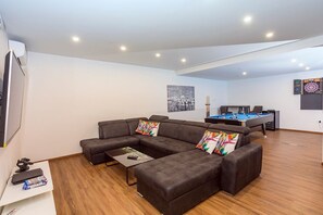 Télévision à écran plat