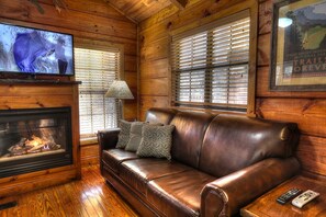 Televisión, chimenea, reproductor de DVD y futbolito 