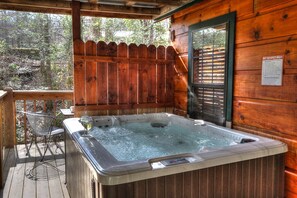 Tina de hidromasaje al aire libre