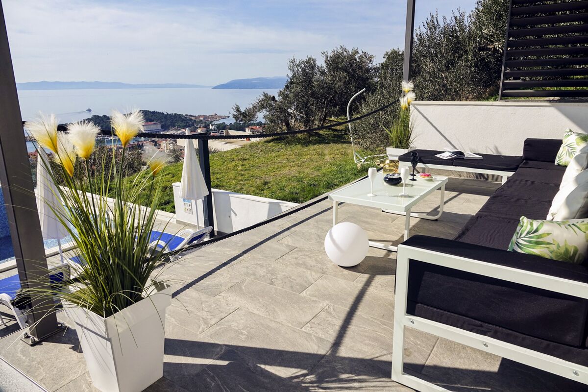 Villa Edvige - Five Bedroom Villa, Sleeps 9