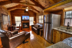 TV, caminetto, tavolo da calcetto