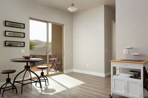 Interior - Amazing VIEWS, NEW quiet home, bonus Fitness Room! (Hurricane)