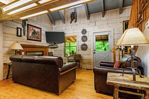 Televisión y chimenea 