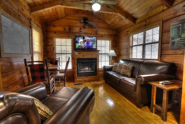TV, fireplace, DVD player, foosball - Beaver Creek: Creekside Family Cabin (Gatlinburg)