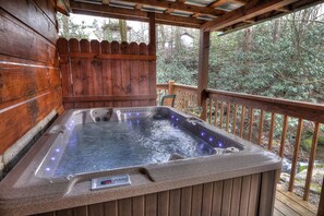 Outdoor spa tub