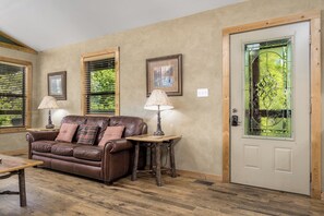 TV, caminetto, lettore DVD