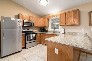 Dishwasher - Eagles Nest: Gorgeous Views of the Great Smoky Mountains and Minutes Away From the National Park (Sevierville)