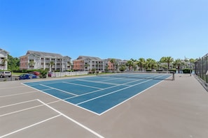 Condo, 2 quartos, sacada, vista para o canal (23-D) | Fachada