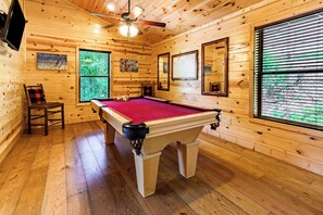 Games room - Bear Cove: This Wonderful Cabin is Just Minutes from Downtown Gatlinburg (Gatlinburg)