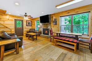 TV, fireplace, DVD player - Bear Cove: This Wonderful Cabin is Just Minutes from Downtown Gatlinburg (Gatlinburg)