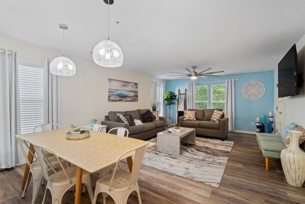 Condo, 3 Bedrooms (1234 River Oaks Dr - 20C) | Exterior