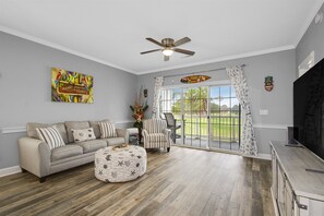 Condo, 2 habitaciones, balcón, vista al campo de golf | Exterior