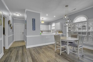 Condo, 2 chambres, balcon, vue sur le terrain de golf | Extérieur