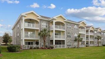 Condo, 2 Bedrooms, Balcony, Golf View | Exterior