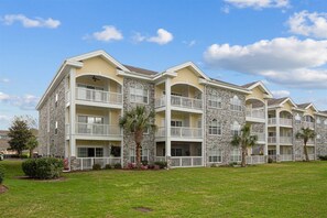 Condo, 2 habitaciones, balcón, vista al campo de golf | Exterior