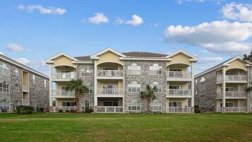 Condo, 2 Bedrooms, Balcony, Golf View | Exterior