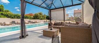 Villa Magali - Five Bedroom Villa, Sleeps 12