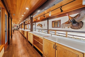 Interior - Hatties Lake Retreat: Beautiful Lakeside Retreat in Dandridge Tennessee. (Dandridge)