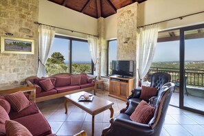 Fireplace, DVD player - Villa Polemarchi Iris (Crete)