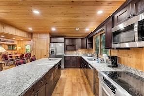 Dishwasher - Rippling Waters: Large Lodge Overlooking River with Beautiful View (Sevierville)