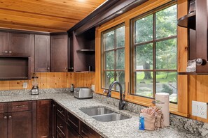 Dishwasher - Rippling Waters: Large Lodge Overlooking River with Beautiful View (Sevierville)