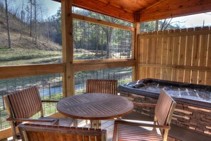 Outdoor dining - Bear Tracks: Creek-side House is only 6 Blocks from Downtown Gatlinburg (Gatlinburg)