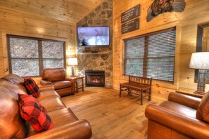 TV, fireplace - Bear Tracks: Creek-side House is only 6 Blocks from Downtown Gatlinburg (Gatlinburg)