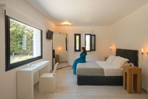 4 habitaciones, tabla de planchar con plancha, wifi y ropa de cama 