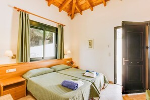 4 bedrooms, iron/ironing board, WiFi, bed sheets - Villa Apollo - Four Bedroom Villa, Sleeps 8 (Pelekas)