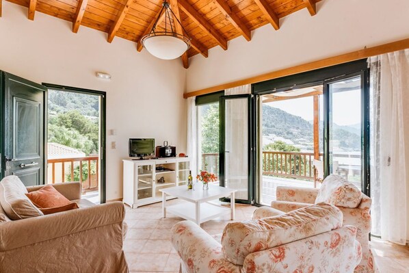 TV, DVD player - Villa Apollo - Four Bedroom Villa, Sleeps 8 (Pelekas)