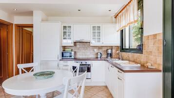 Frigorifero, microonde, forno, lavastoviglie