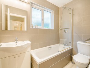 Towels - Burnside West Cottage- UK39596 (St Andrews)