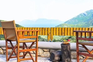 Property grounds - Villa Lazarata - Two Bedroom Villa, Sleeps 4 (Lefkada)