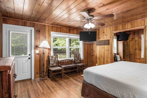 Hikers Haven- Gateway to the Smokies- Fire pit, pet friendly, adventure awaits