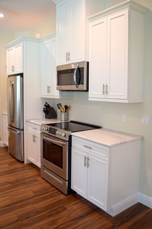 Fridge, microwave, stovetop, dishwasher - NEW! 3/3/2 HEATED POOL HOME IN ROTONDA WEST (Rotonda West)