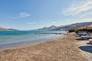 On the beach - Villa Liakada - Three Bedroom Villa, Sleeps 6 (Elounda)