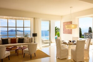 TV, DVD player - Villa Liakada - Three Bedroom Villa, Sleeps 6 (Elounda)