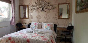 3 bedrooms, desk, iron/ironing board, free WiFi - Enjoy your stay at Chorley Road (Droitwich Spa)